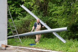 Ein Landwirt sicherte sich die Dachrinnen für seine Scheune.