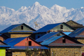 Dorf Lurpung mit Himalaja