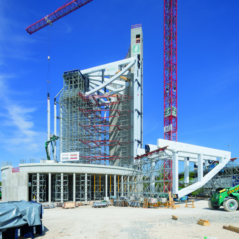 Die Vor- und Endmontage der Holzfachwerkträger erfolgte mithilfe einer ausgeklügelten PERI UP Gerüstlösung. Foto: PERI Deutschland
