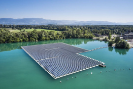Floating-PV-Anlage auf einem Baggersee der Ossola-Kieswerke in Renchen-Maiwald in Baden-Württemberg. Foto: Jan Oelker