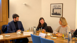 Johannes Becher MdL, 1. stellv. Fraktionsvorsitzende der Grünen, Valerie Schwehr, Praktikantin und Ursula Sowa MdL, Sprecherin für Bau