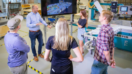 Der Studiengang verbindet technisches Know-how mit pädagogischer Kompetenz. Foto: Max Baudrexl / TH Rosenheim