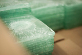 Bruchbilder von Scheiben auswerten: Scheiben, die keine Kratzer haben, können mit der Qualität neuer Scheiben mithalten (Foto: Louis Dickhaut) 