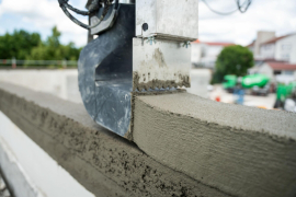 Als 3D-Druckbeton kommt ein speziell entwickelter Transportbeton von Heidelberg Materials zum Einsatz. © Aleksej Keksel