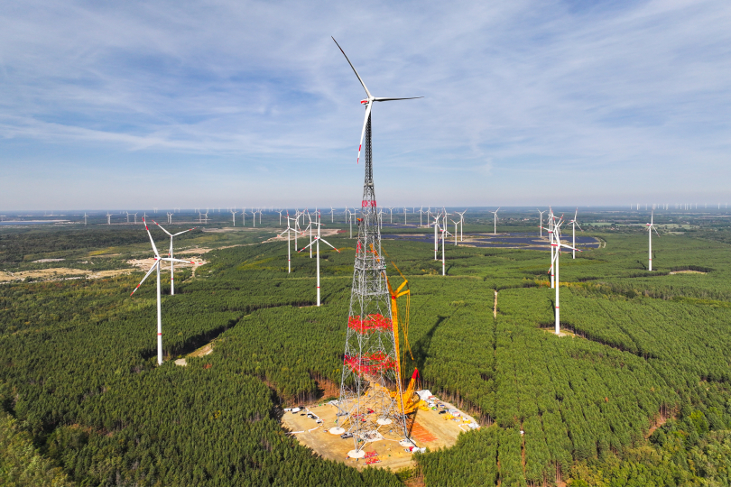 Höhenwindturm erreicht Weltrekordhöhe von 365 Metern
