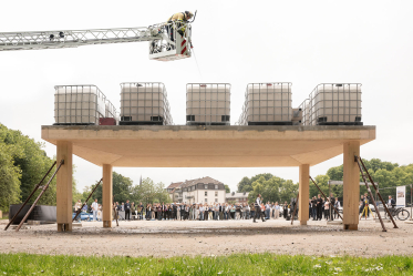 Schlank wie Stahlbeton, aber deutlich nachhaltiger: Holzbasierte Geschossdecke überzeugt im Belastungstest