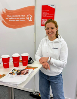 Um mehr Frauen fürs Bauen zu begeistern, war Nina Jelínek im Oktober 2025 auf der herCareer-Messe in München präsent.