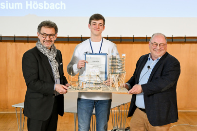 Platz 2: Kugelblitz von Mathis Bergmann, Hanns-Seidl-Gymnasium Hösbach (Landkreis Aschaffenburg), 19 Jahre, 12. Klasse